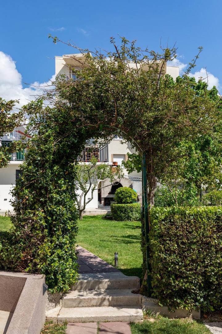 Апартаменты Sunny Garden Adria Сплит Экстерьер фото